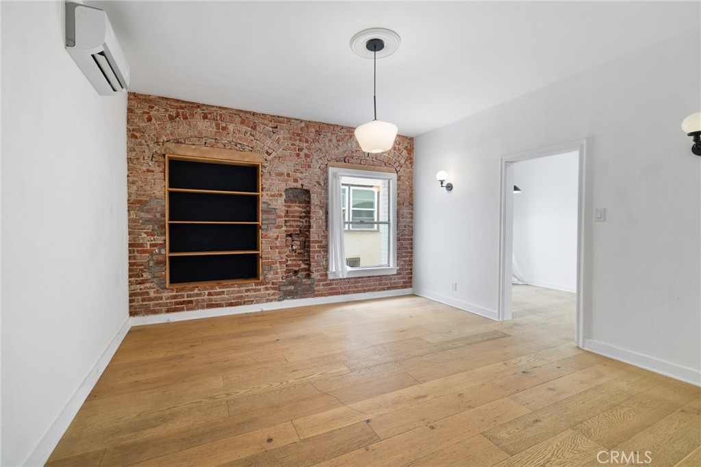 211 S Berendo Street 3