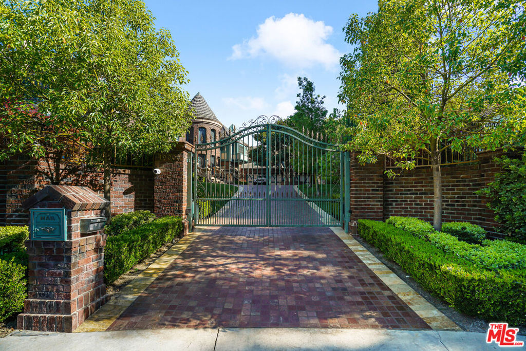 19000 Dorlon Drive