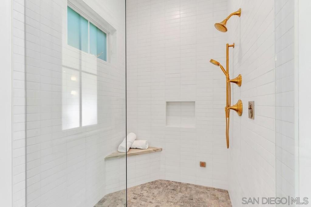 listing image 130722146165198854059