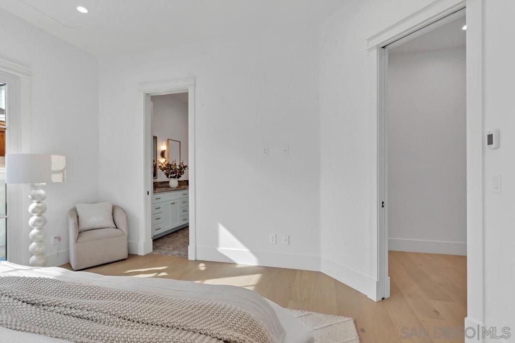 listing image 130727480178968824525