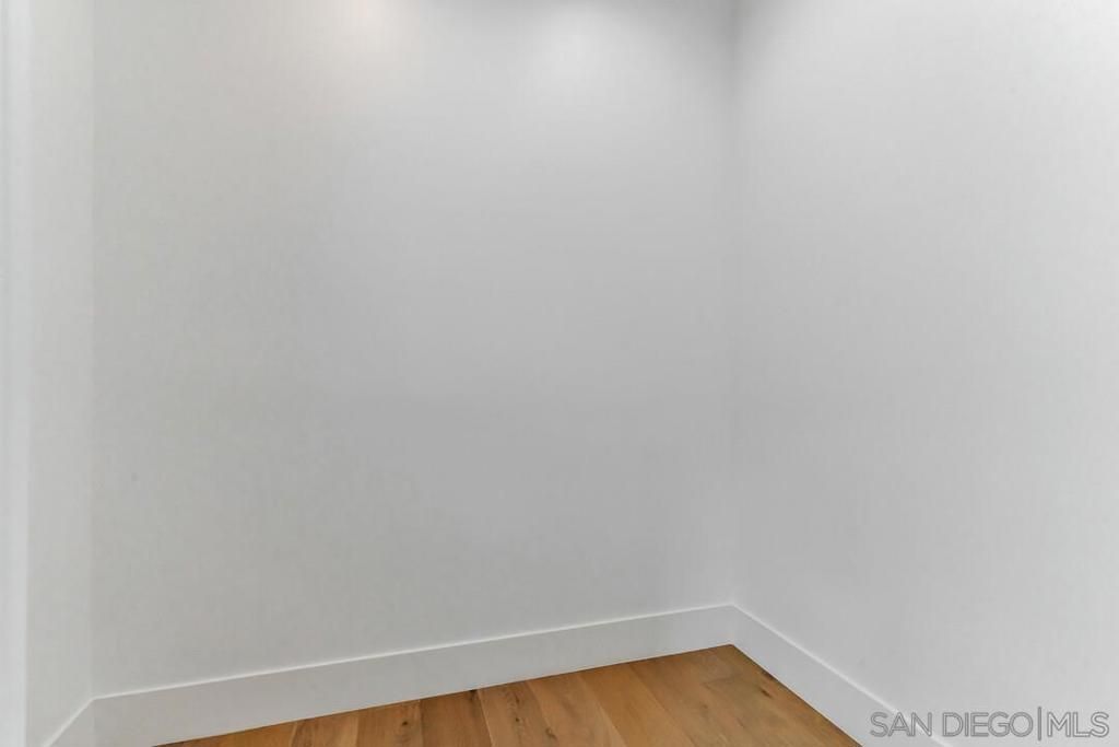 listing image 130724097556469424090