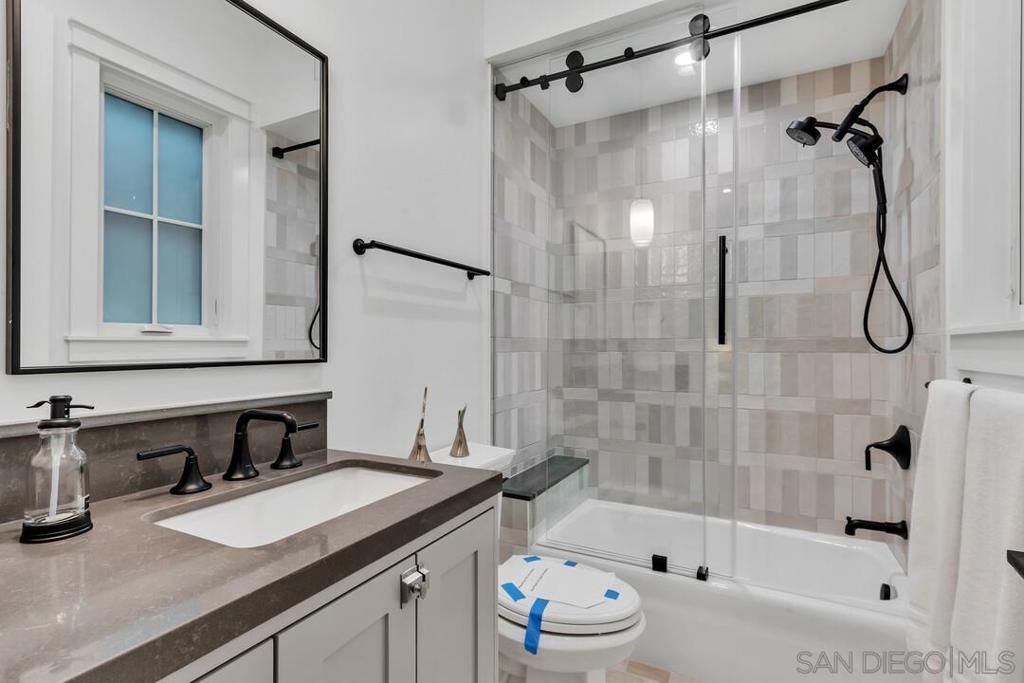 listing image 130721281528344390783