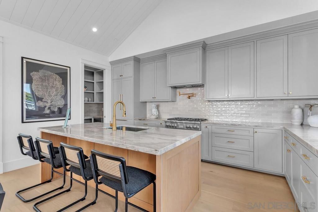 listing image 130722574731845269989