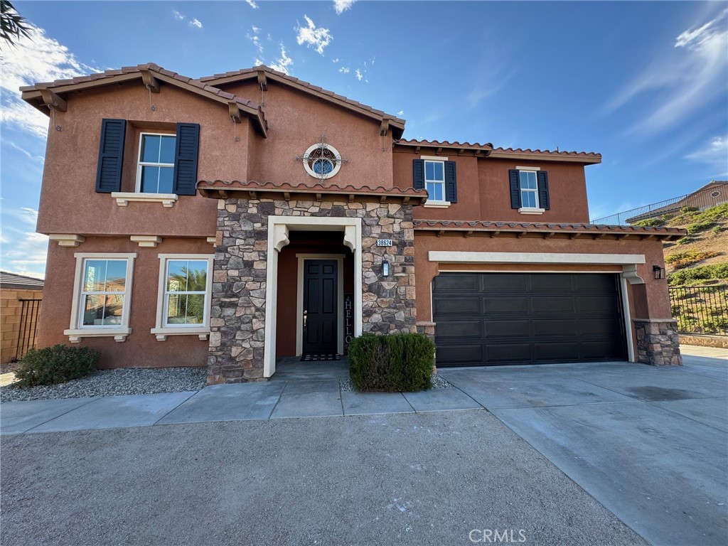 Gorgeous West Palmdale home offering over 2,700 sq ft of spacious living! Beautifully updated 4-bedroom, 3-bath property sits on a huge 17,000 sq ft lot and features an open floor plan perfect for entertaining. Enjoy brand new appliances, sleek quartz countertops, and both formal living and dining rooms. Step outside to a patio deck with stunning city views. Conveniently located near schools and easy freeway access—this home has it all!
