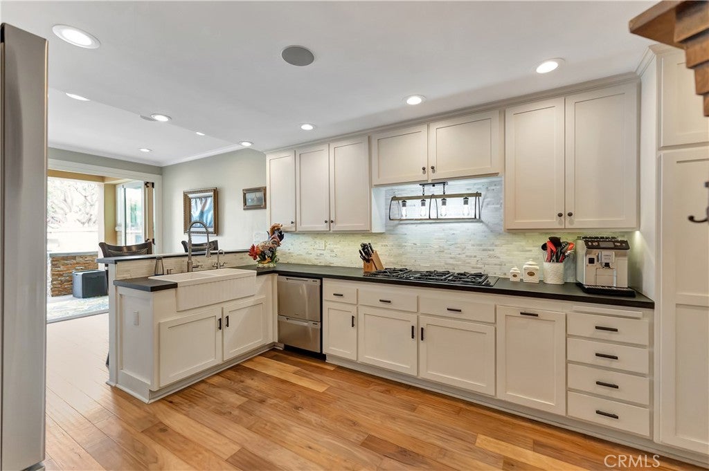 6111 Greenbrier Drive, Huntington Beach CA 92648 - Photo 12