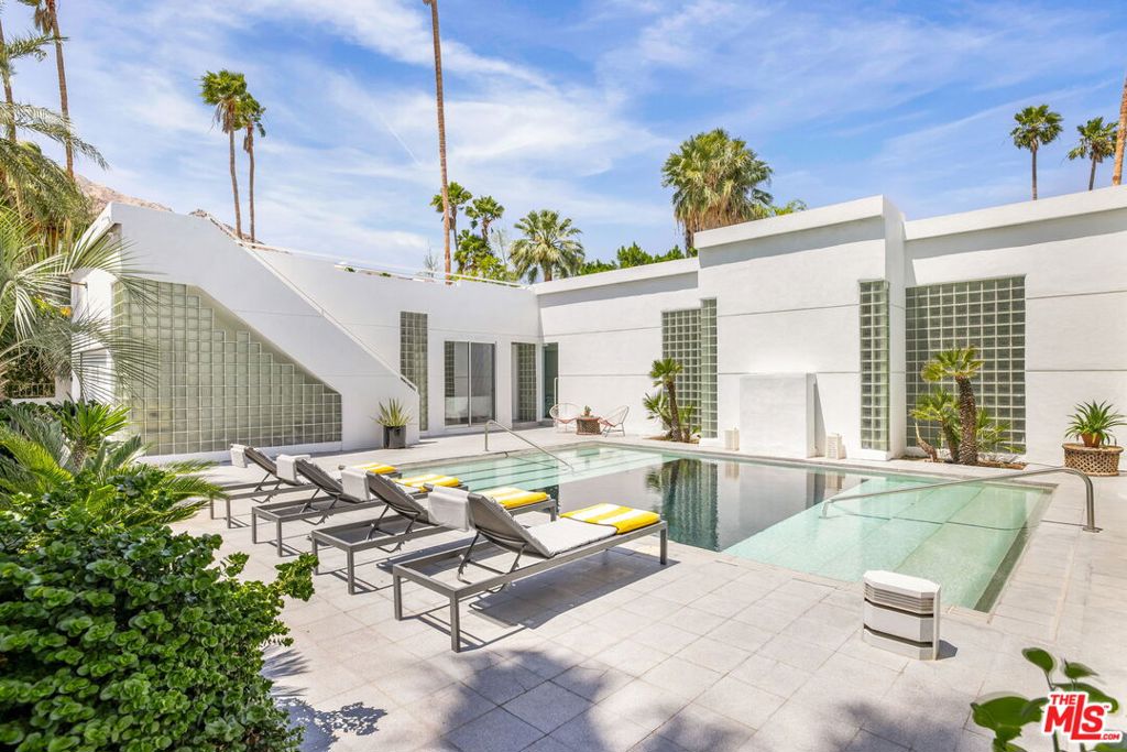 520 W Via Lola