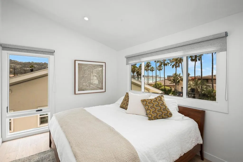 La Jolla, California 92037, United States, 5 Bedrooms Bedrooms, ,4 BathroomsBathrooms,Residential,Active,176214