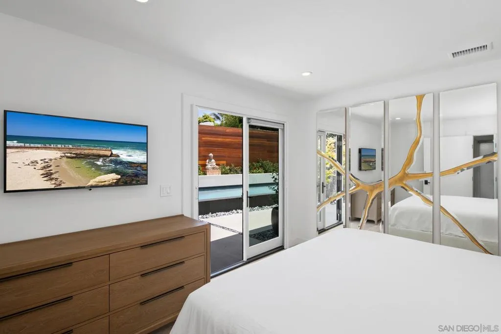 La Jolla, California 92037, United States, 5 Bedrooms Bedrooms, ,4 BathroomsBathrooms,Residential,Active,176214