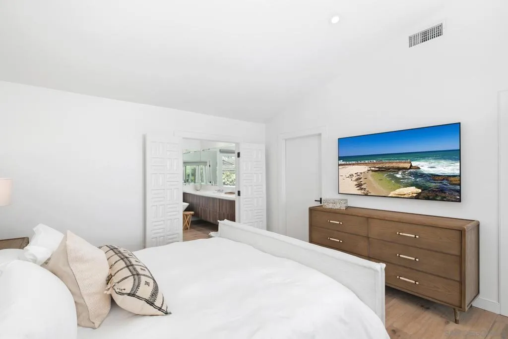 La Jolla, California 92037, United States, 5 Bedrooms Bedrooms, ,4 BathroomsBathrooms,Residential,Active,176214