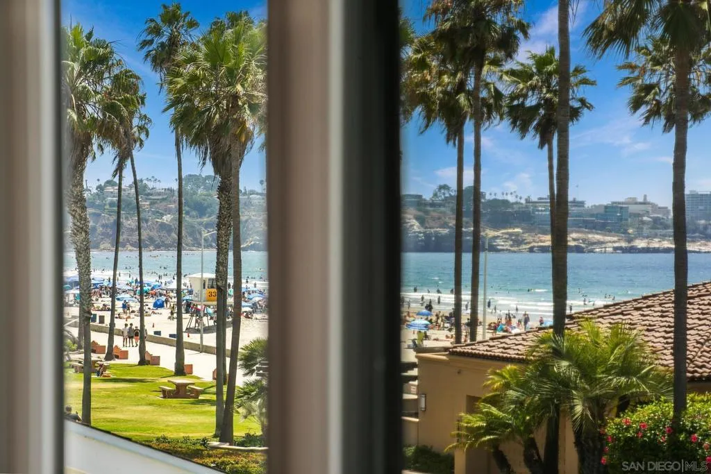 La Jolla, California 92037, United States, 5 Bedrooms Bedrooms, ,4 BathroomsBathrooms,Residential,Active,176214