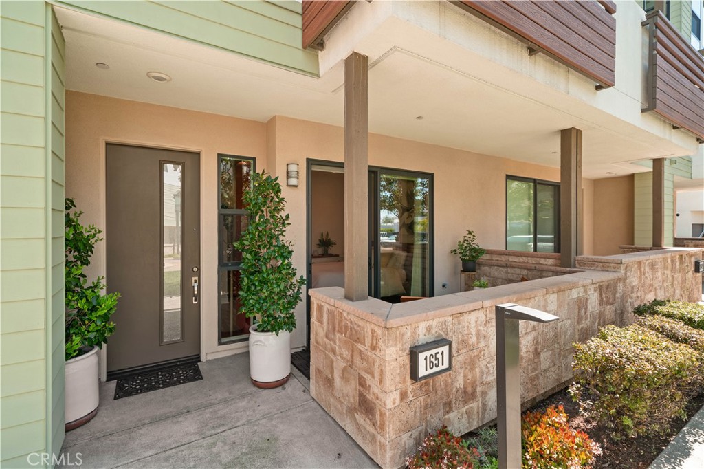 1651 Topanga