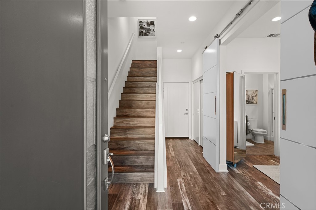 1651 Topanga