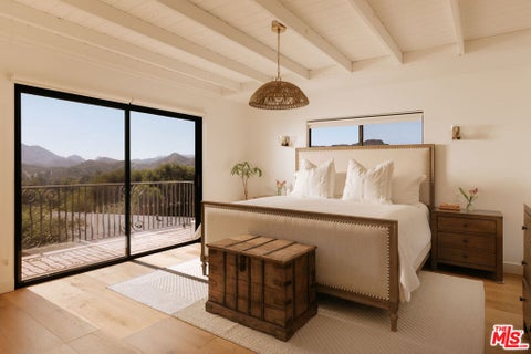 Photo of 685 Wonder View Drive, Calabasas, CA 91302 (MLS # 26847723)