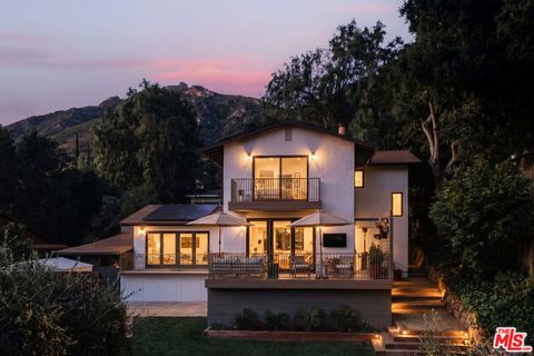 Photo of 685 Wonder View Drive, Calabasas, CA 91302 (MLS # 26847723)