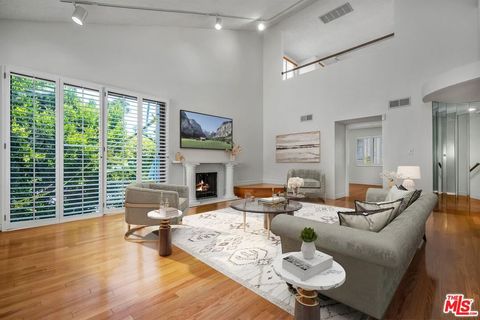 Photo of 938 5th Street #1, Santa Monica, CA 90403 (MLS # 26840387)