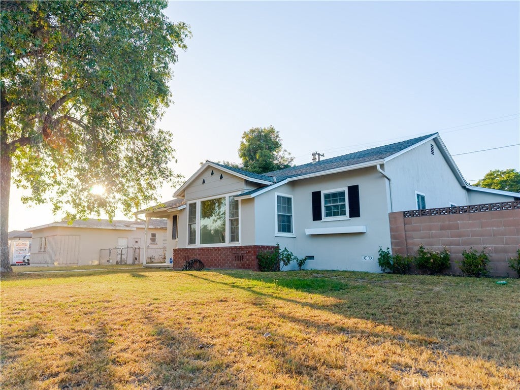 2129 W Cerritos