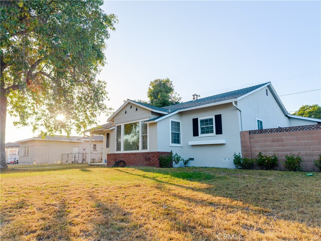 2129 W Cerritos
