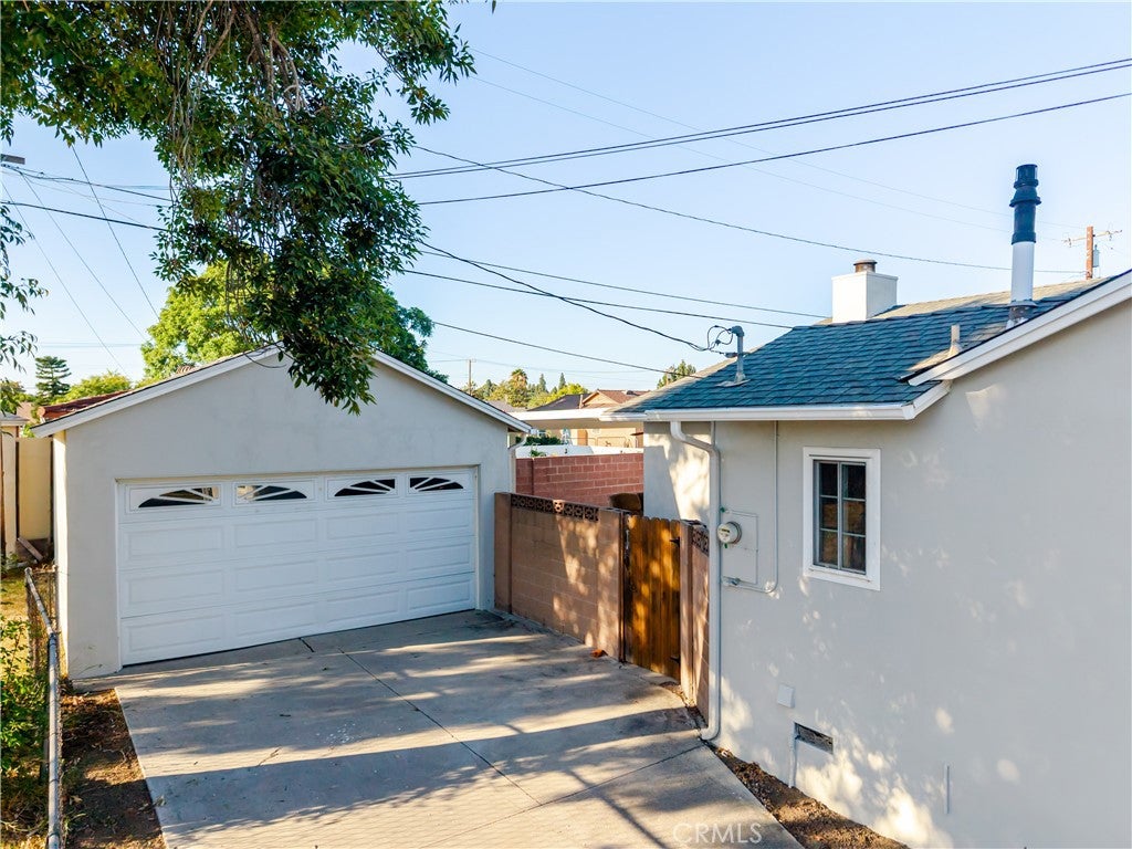 2129 W Cerritos