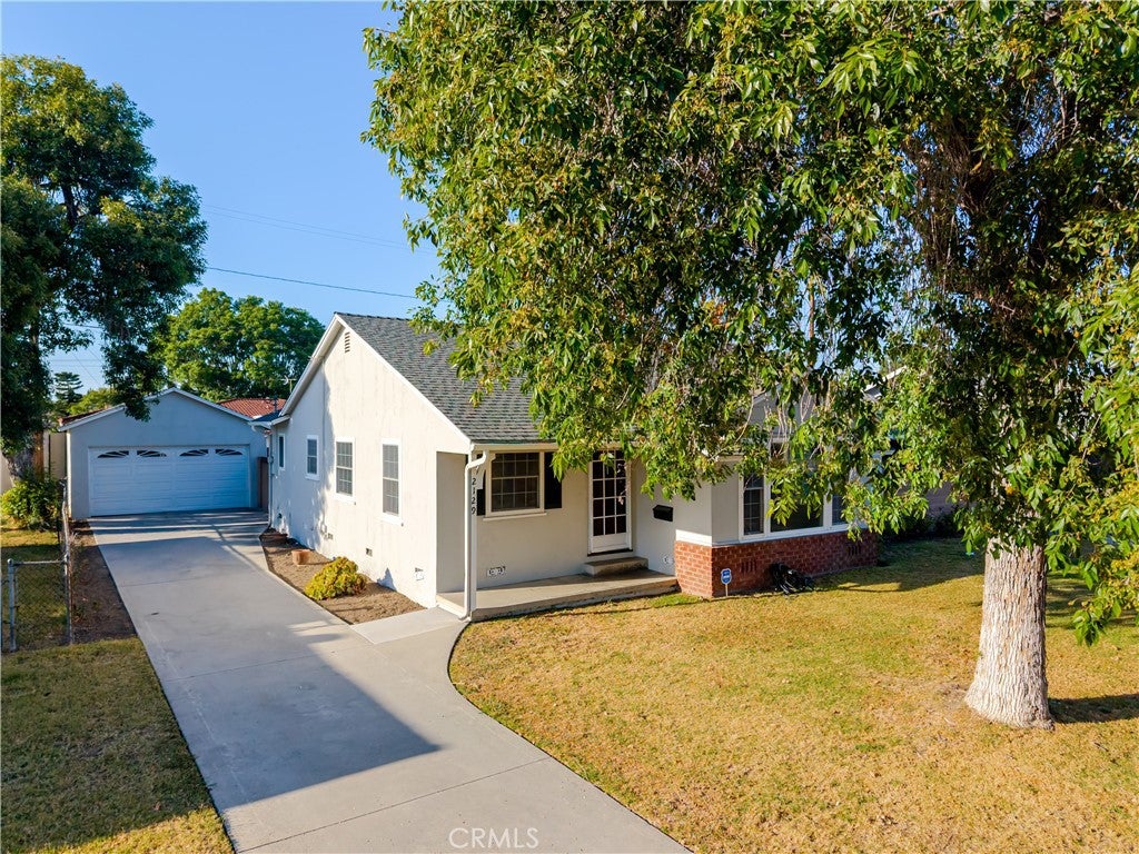 2129 W Cerritos