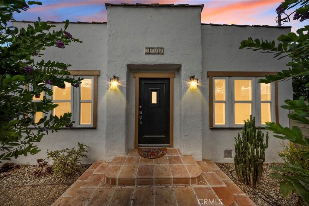 Photo of 1622 Alvira St, Los Angeles, CA 90035 (MLS # SR25240603)