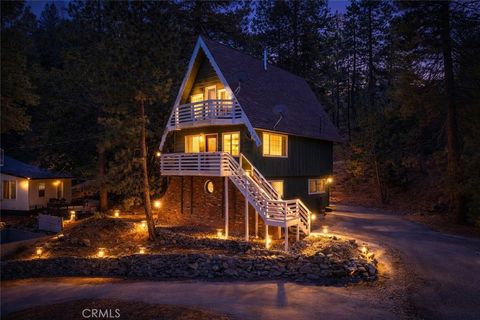 Photo of 2073 Mojave Scenic Dr, Wrightwood, CA 92397 (MLS # CV26051872)