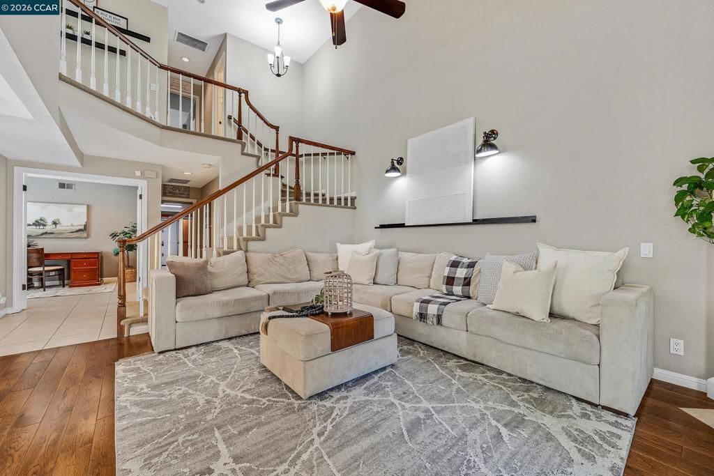 Photo of 60 Rainbow Cir Cir, Danville, CA 94506 (MLS # 41122713)