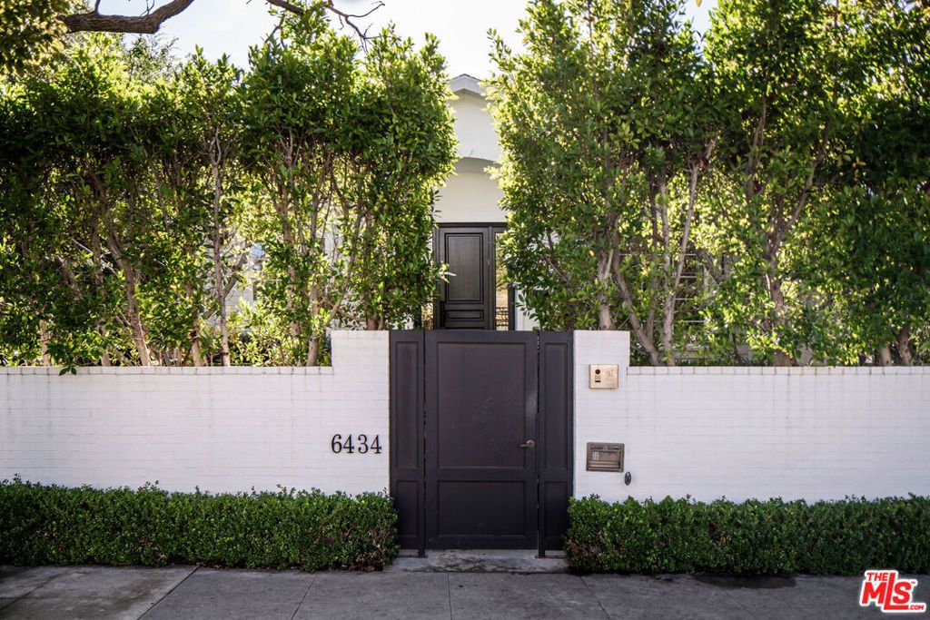 Photo of 6434 Colgate Avenue, Los Angeles, CA 90048 (MLS # 26636507)