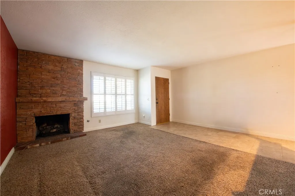 Riverside, California 92503, United States, 3 Bedrooms Bedrooms, ,2 BathroomsBathrooms,Residential,Pending,183683