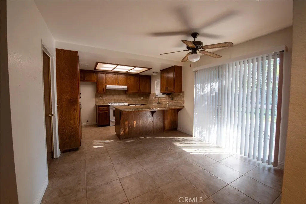 Riverside, California 92503, United States, 3 Bedrooms Bedrooms, ,2 BathroomsBathrooms,Residential,Pending,183683