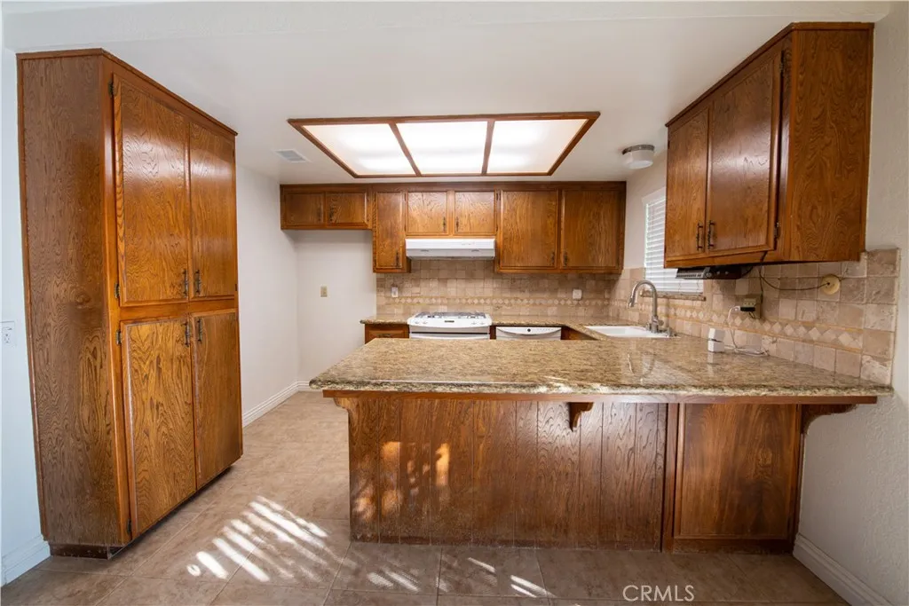 Riverside, California 92503, United States, 3 Bedrooms Bedrooms, ,2 BathroomsBathrooms,Residential,Pending,183683