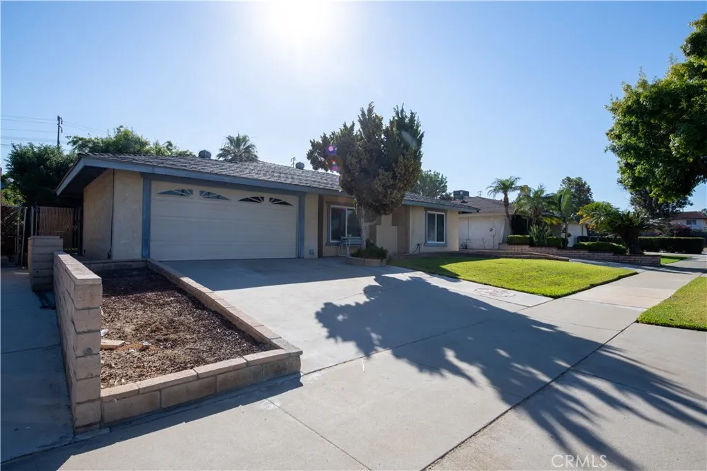 Riverside, California 92503, United States, 3 Bedrooms Bedrooms, ,2 BathroomsBathrooms,Residential,Pending,183683