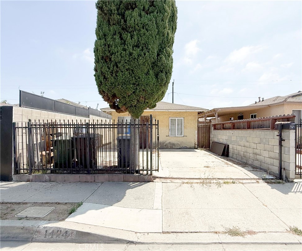 Perfect for an INVESTOR OR FIRST TIME HOME BUYER! Single family residence consisting of a total of 2 bedrooms and 1 FULL bathroom on title and tax assessor records (but currently sits as a 5 bedroom 2 full bathroom including the additions). The total amount of square footage of this property is approximately 585 sq ft on a large 2,621 square foot lot! As you enter the house you will notice the laminate wood flooring throughout the entire property along tile and vanities in each bathroom. Continuing to make your way through the home, you’ll discover each bedroom is very generous in size and offer an ample amount of closet space. The house is conveniently located near schools, shopping, parks and freeways, this one is definitely a MUST SEE! Priced to sell, it’s going to go quickly so schedule a tour today!