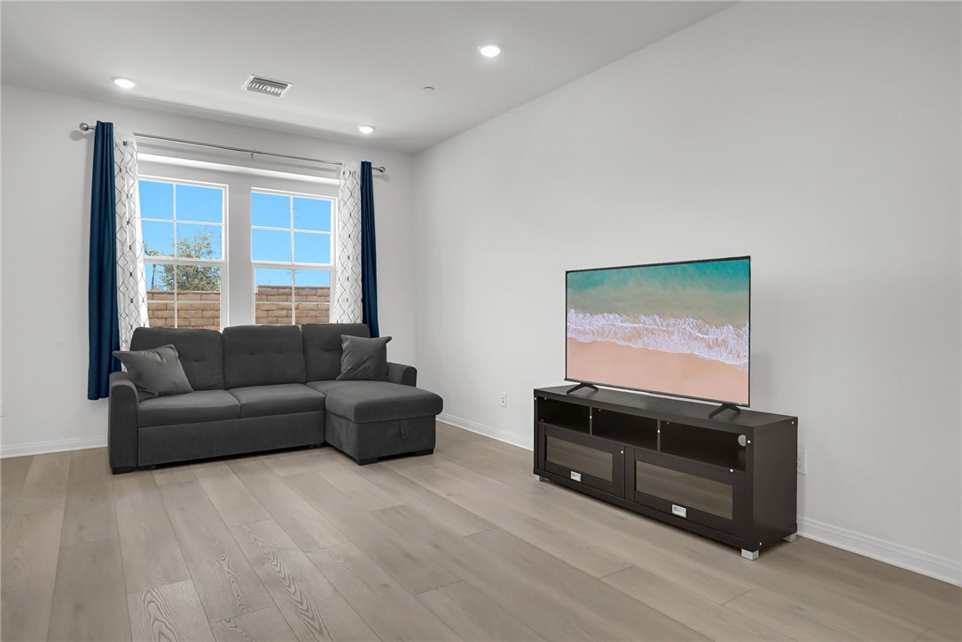 3909 E Carmel Privado