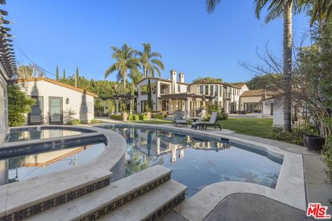 Photo of 803 N Roxbury Drive, Beverly Hills, CA 90210 (MLS # 25483459)