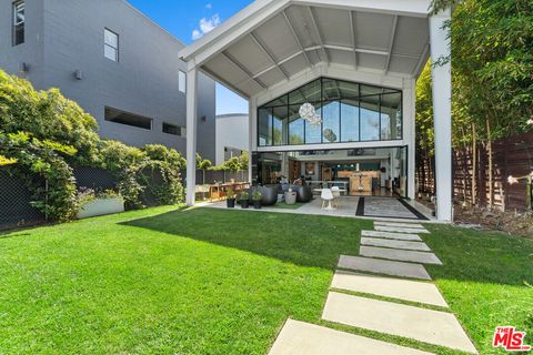 Photo of 548 Rose Avenue, Venice, CA 90291 (MLS # 26668867)