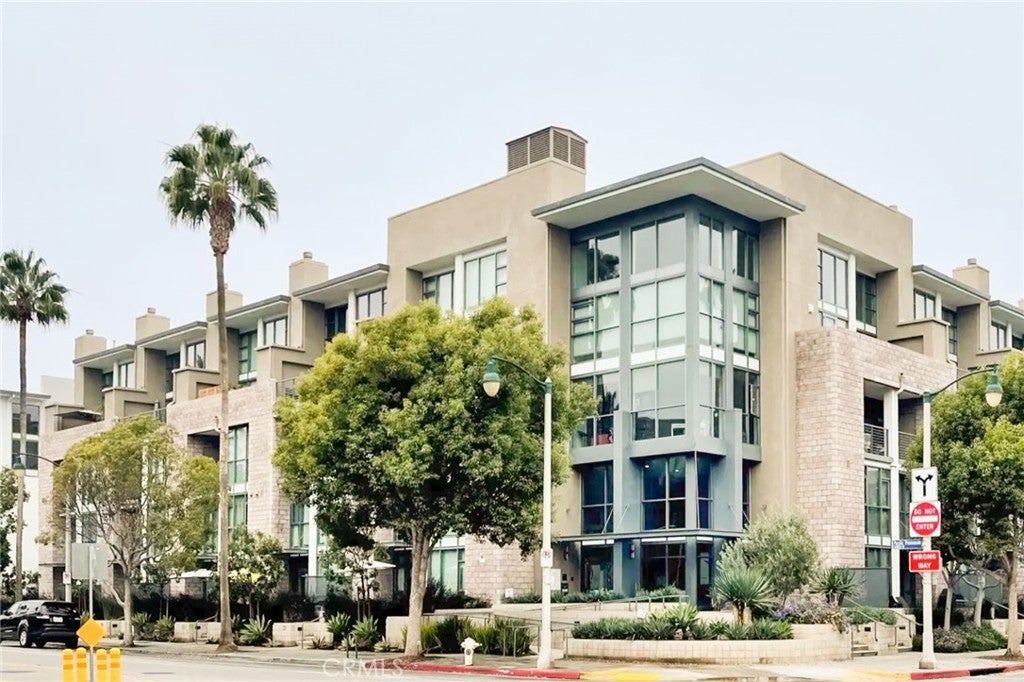 13045 Pacific Promenade