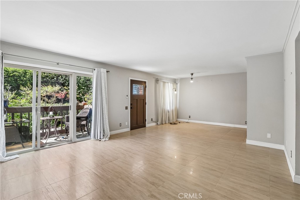 328 S Miraleste