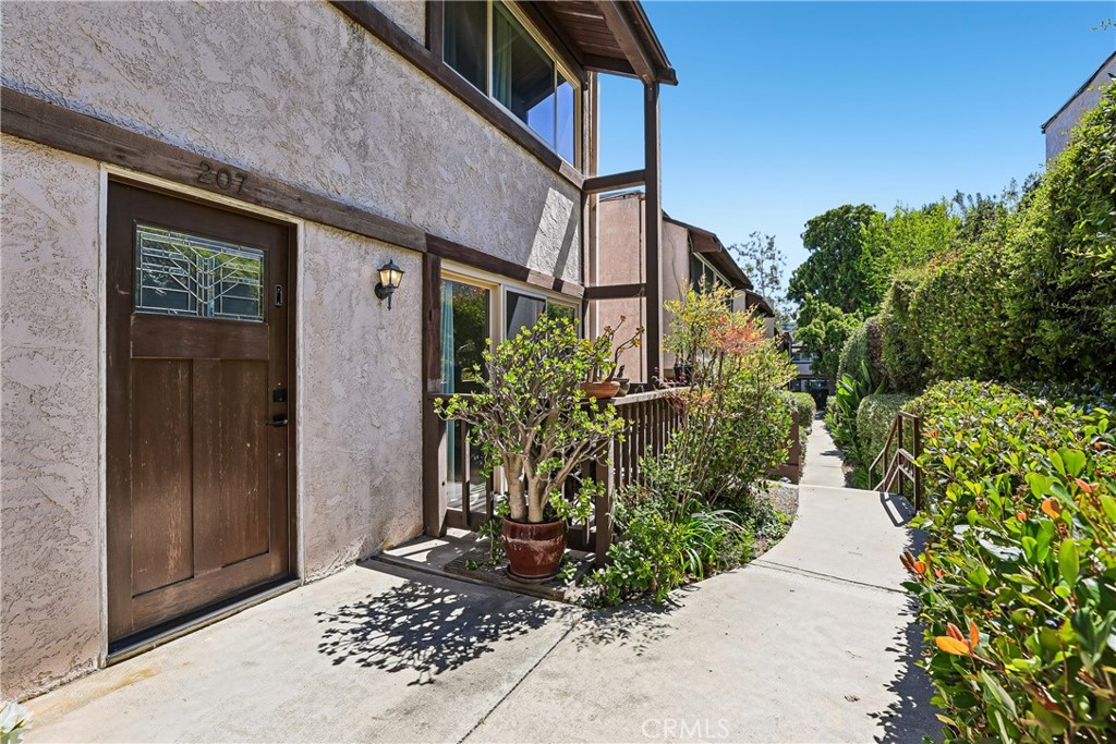 328 S Miraleste