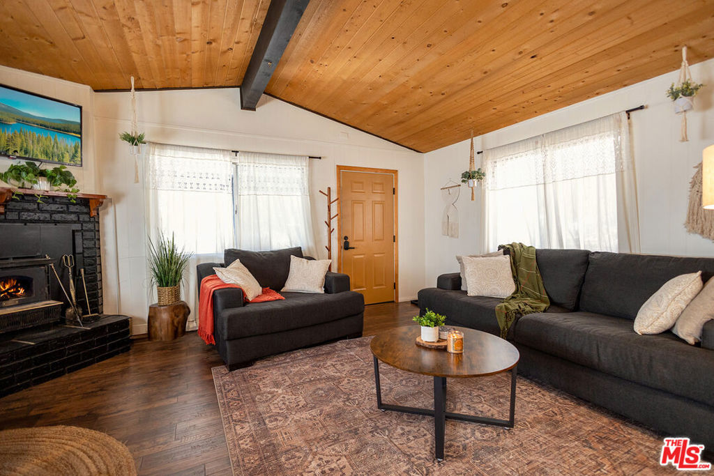 221 Angeles Boulevard