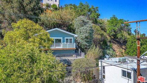 Photo of 8443 Ridpath Drive, Los Angeles, CA 90046 (MLS # 26799967)