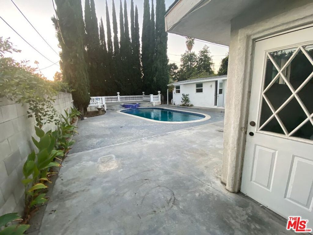 Photo of 1311 Campbell Street, Glendale, CA 91207 (MLS # 25614067)