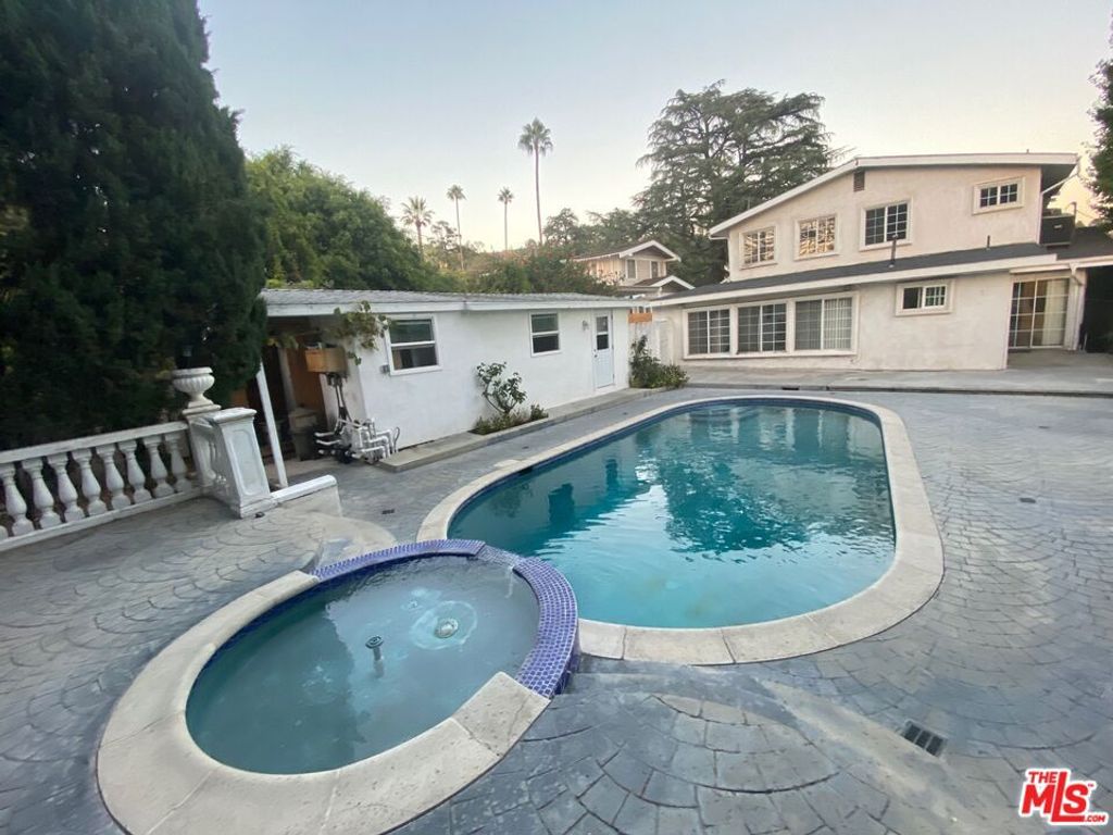 Photo of 1311 Campbell Street, Glendale, CA 91207 (MLS # 25614067)