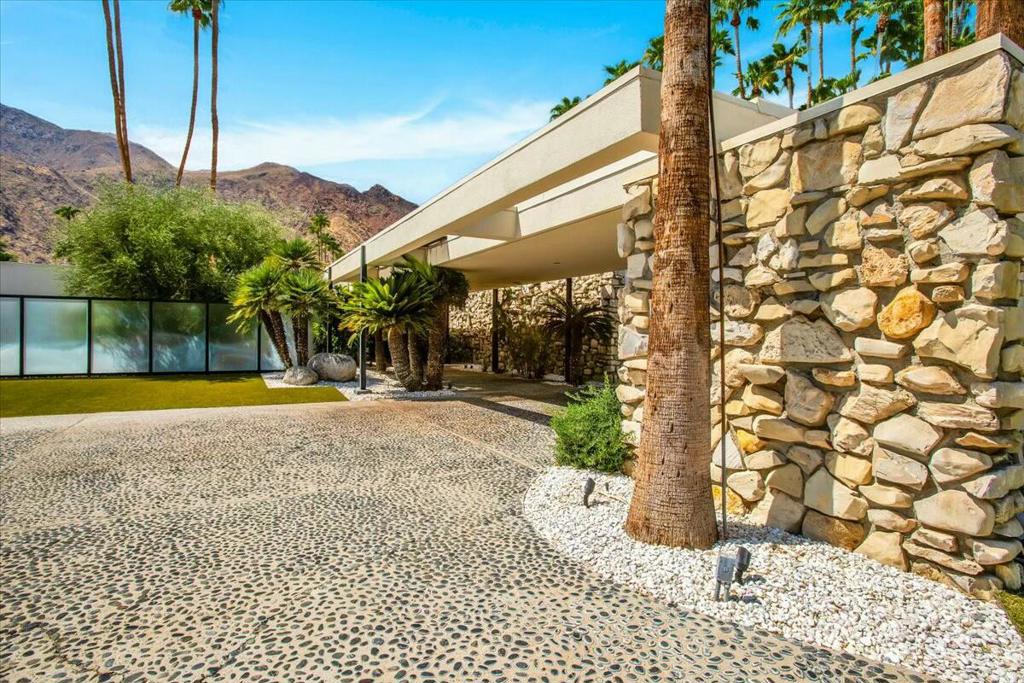 Jerome J. and Rose Robinson ResidenceA. Quincy Jones FAIA 1959Sold before processing/for COMP purposes only
