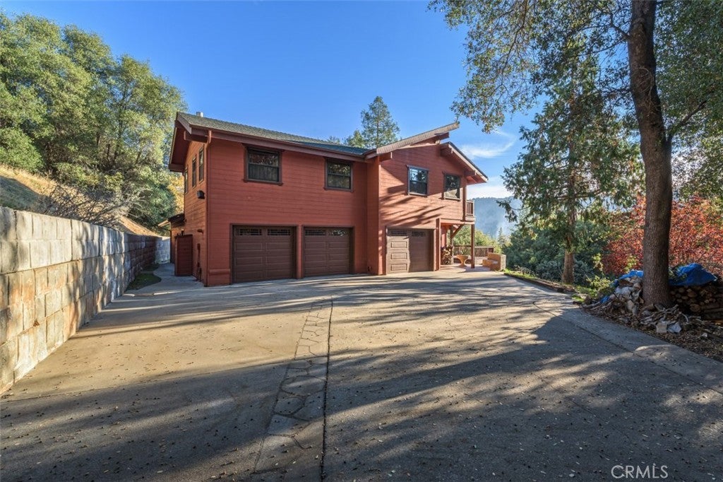 42203 Oak Lane