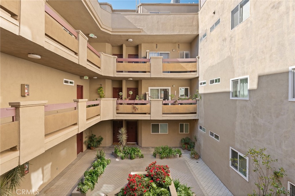 4301 Fulton Avenue 205