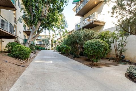 Photo of 5460 White Oak, Encino, CA 91316 (MLS # AR26029517)