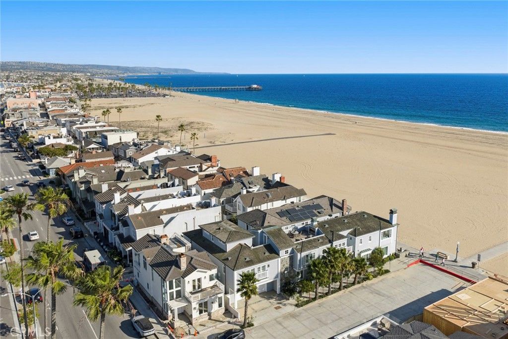 Photo of 524 W Oceanfront, Newport Beach, CA 92661 (MLS # OC26079639)