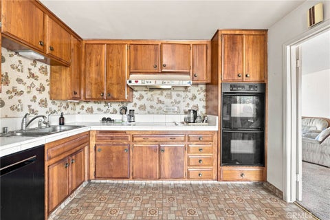 Tiny photo for 630 Janetwood DR, Oxnard, CA 93030 (MLS # SR26165608)