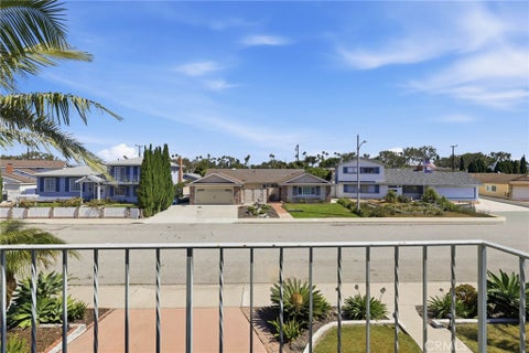 Tiny photo for 630 Janetwood DR, Oxnard, CA 93030 (MLS # SR26165608)