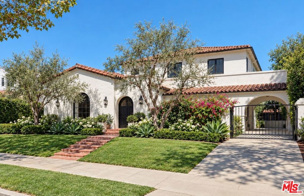 Photo of 258 S Mccarty Drive, Beverly Hills, CA 90212 (MLS # 26103673)